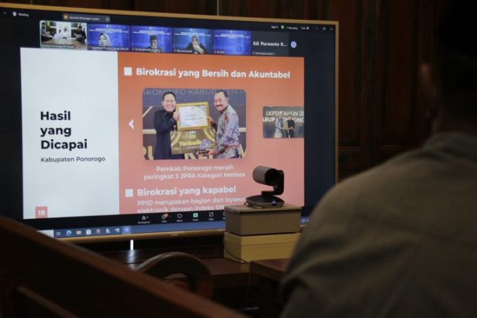 Sapto Presentasikan Peran Aktif PPID Dalam Keterbukaan Informasi Publik di Ponorogo