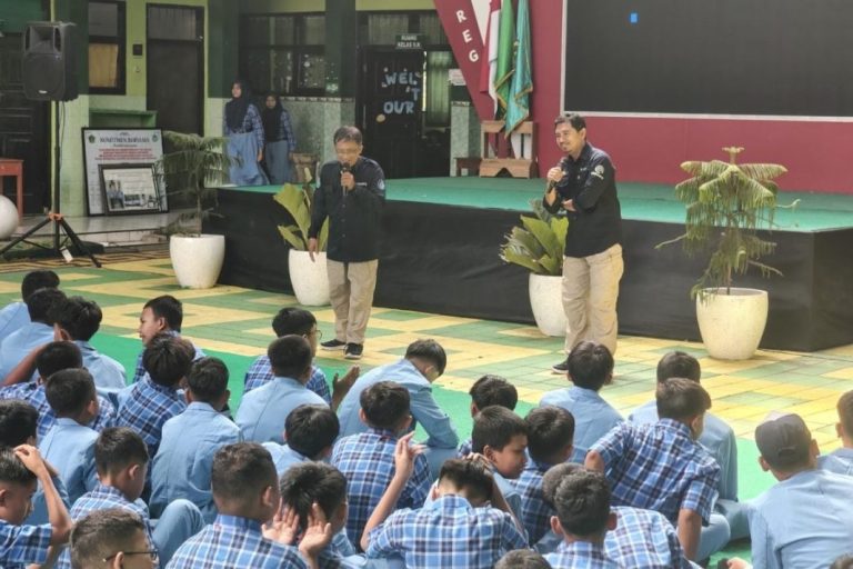 Matsama MTsN 2 Ponorogo Undang Penelaah di Dinas Kominfo untuk Bekali Literasi Digital