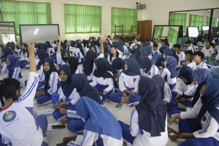 Belajar Bareng Ahli, SMAN 1 Babadan Gandeng Dinas Kominfo dan Statistik Ponorogo